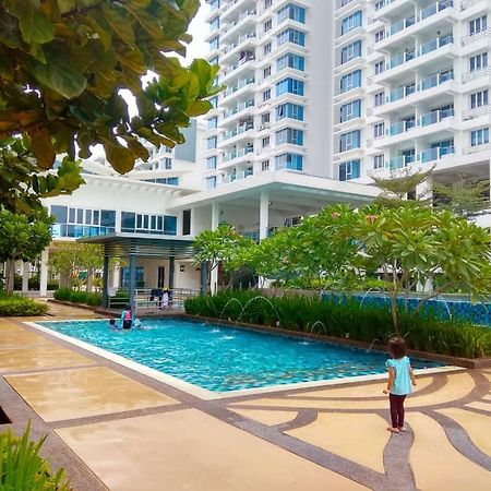 Putra 1 Pool Homestay Bandar Seri Putra Kampong Sungai Buah Eksteriør bilde