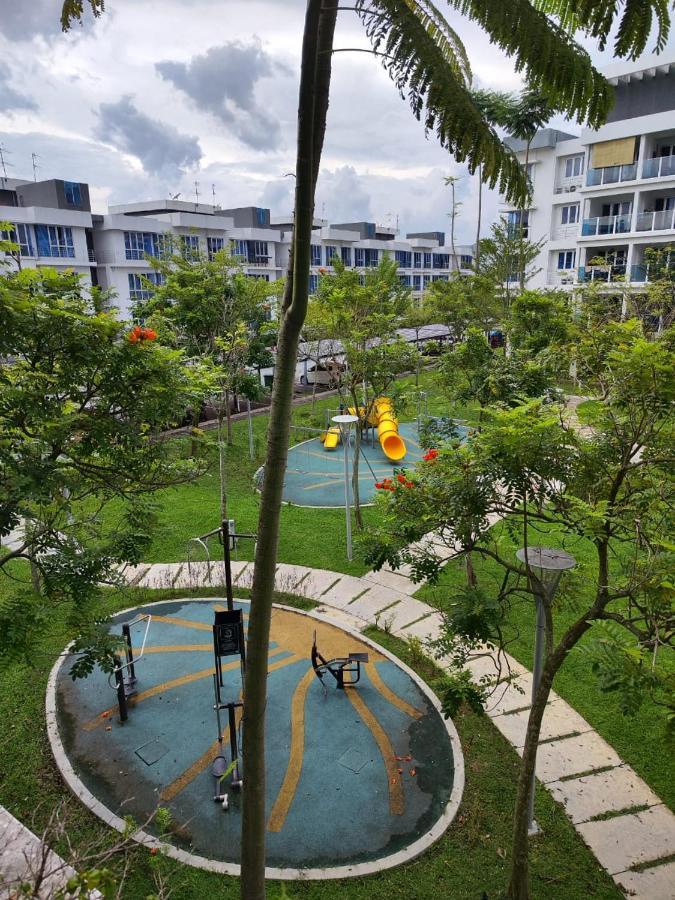 Putra 1 Pool Homestay Bandar Seri Putra Kampong Sungai Buah Eksteriør bilde