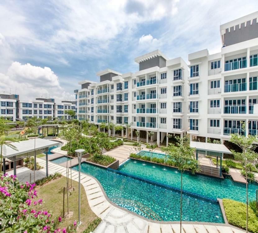 Putra 1 Pool Homestay Bandar Seri Putra Kampong Sungai Buah Eksteriør bilde